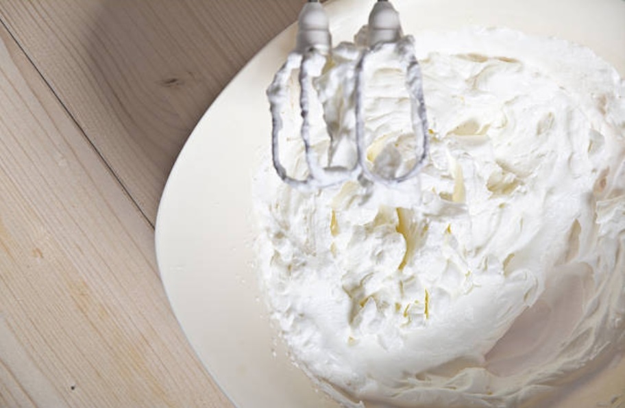 Aprende cómo hacer nata montada casera, muy fácil y con trucos